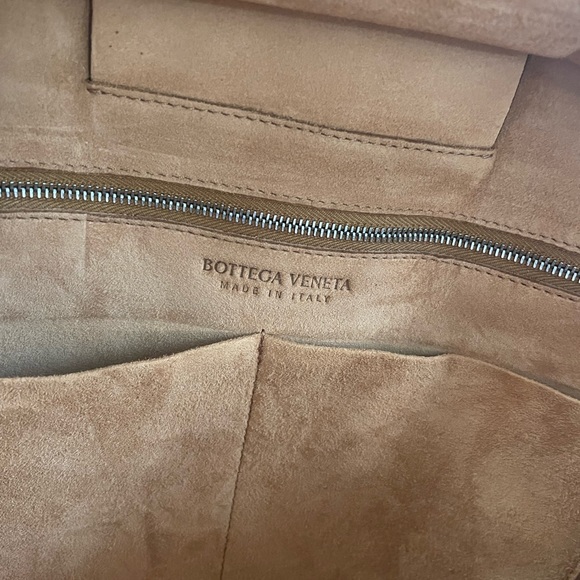 NWT BOTTEGA VENETA ARCO FLAP TOTE MEDIUM - Picture 7 of 11